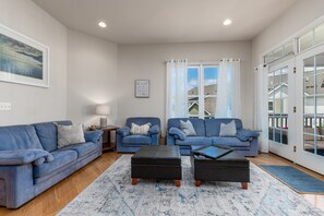 TV, fireplace, DVD player, books