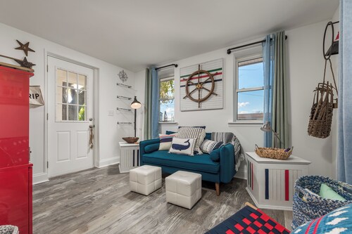303 Massachusetts - Adorable one bedroom cottage close to the beach!