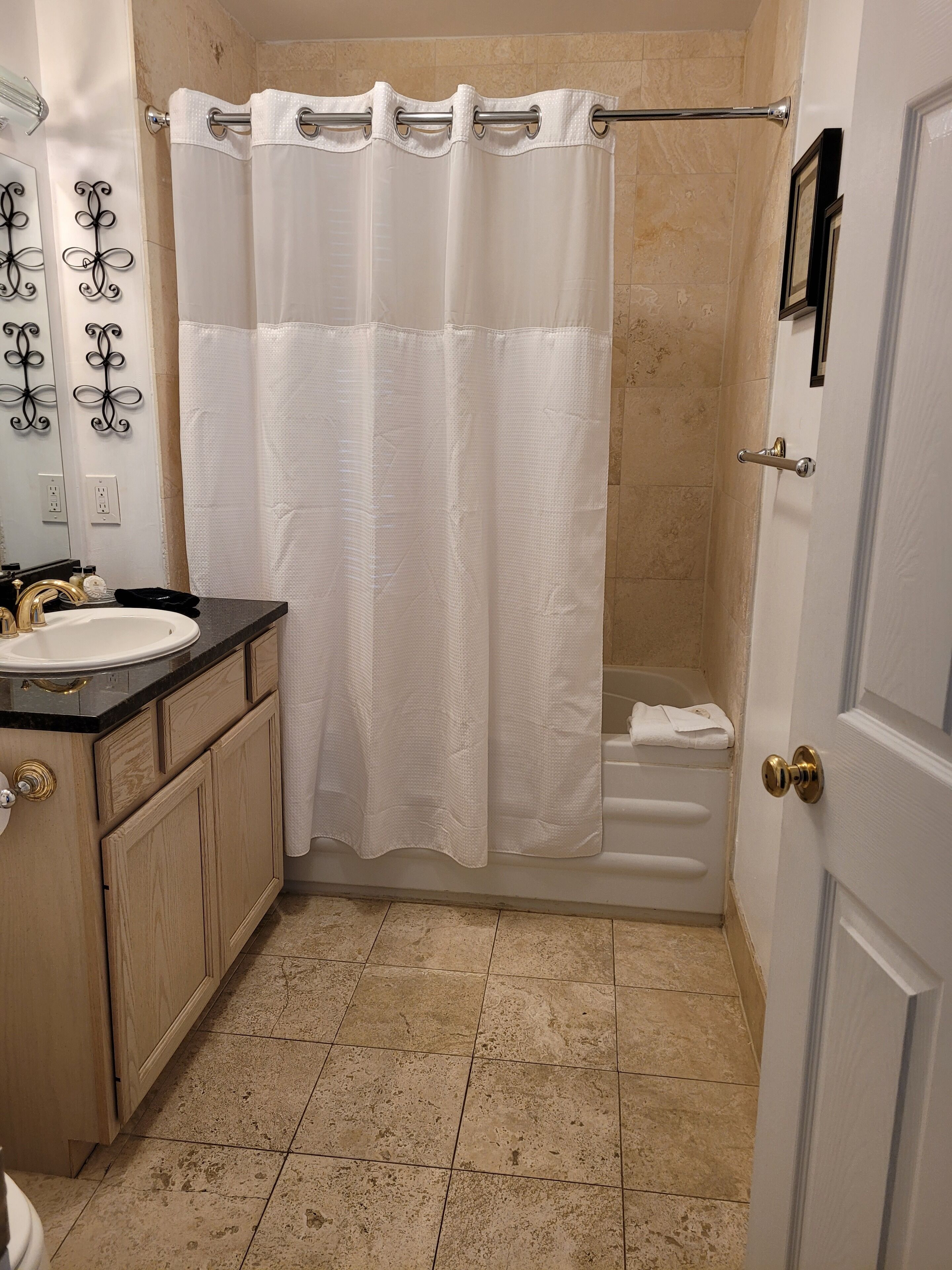 Historic District-Bay Street Condo-Spectacular Studio Suite