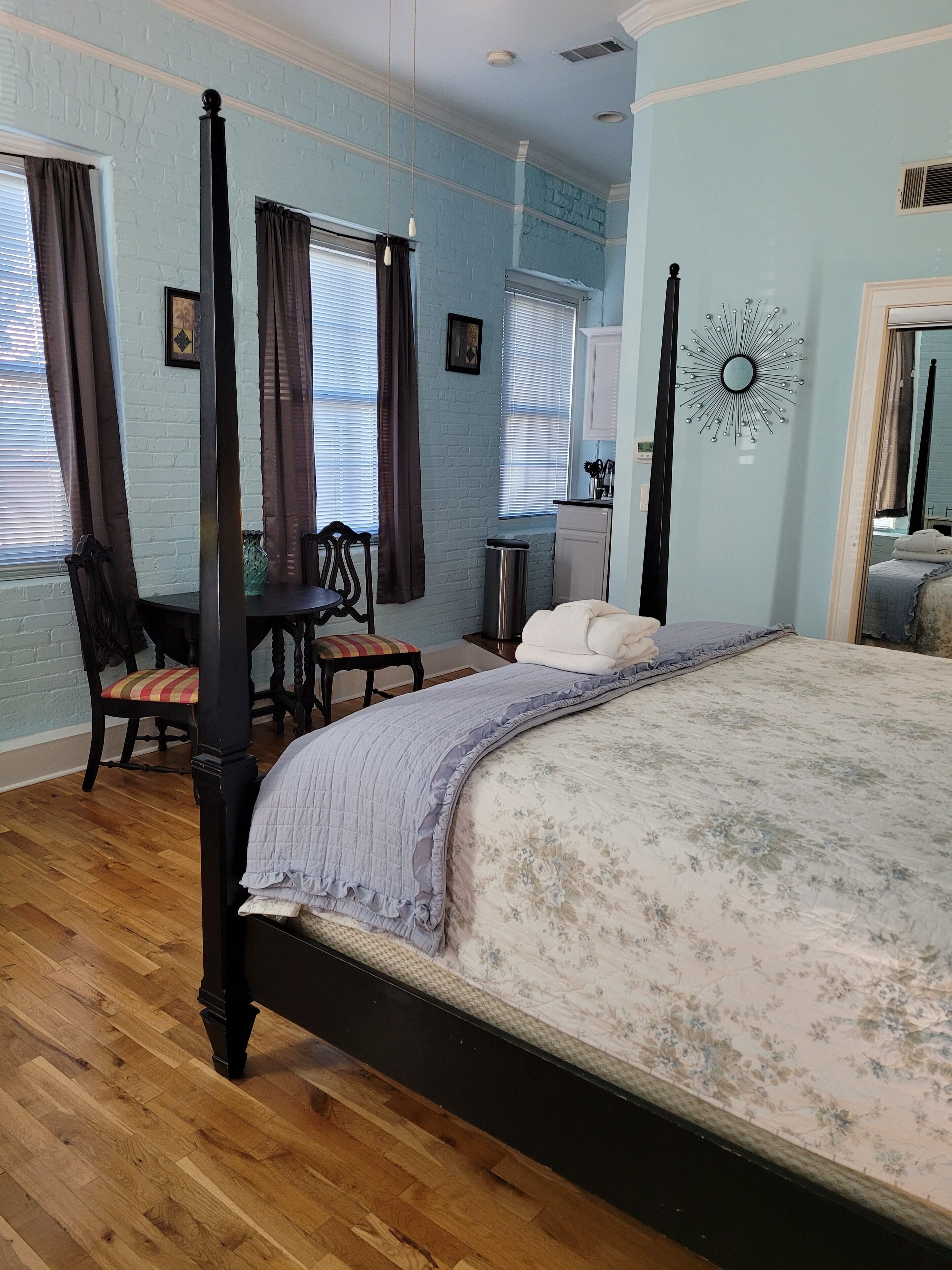 Historic District-Bay Street Condo-Spectacular Studio Suite