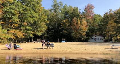 Experience a Lakeside Retro 1950's Mobile Home Getaway