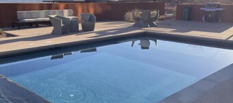 Luxury Service KG Suite in Private Villa-Sleeps 4 -Daily HK