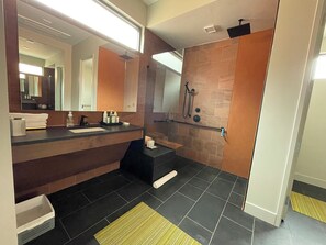 Shower, hair dryer, towels - Luxury Service KG Suite in Private Villa-Sleeps 4 -Daily HK (Ivins)