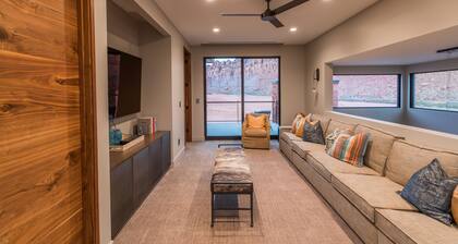 Luxury Service 3 Kings and Bunks & PRIVATE Pool - Sleeps 12 - Daily HK