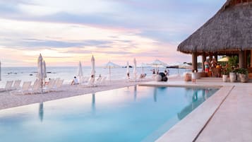Outdoor pool, a heated pool