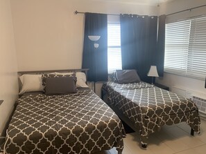 Iron/ironing board, free WiFi, bed sheets - Studio next to beach near faena hotel (Miami Beach)