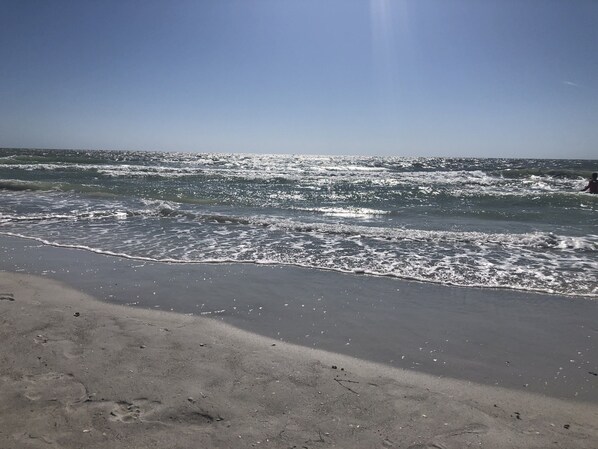 In Strandnähe, Liegestühle, Strandtücher