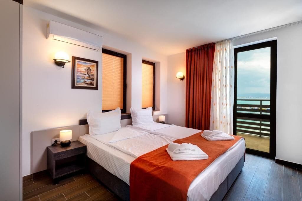 Klassieke tweepersoonskamer, balkon, uitzicht op zee | Gratis wifi, beddengoed