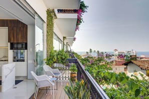 Property grounds - Pier 57 Ocean Views Romantic Zone Best Rooftop Pool (Puerto Vallarta)