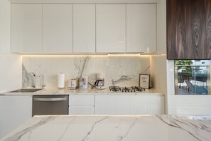 Fridge, microwave, oven, stovetop