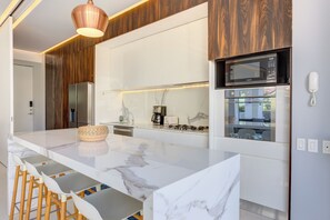 Fridge, microwave, oven, stovetop
