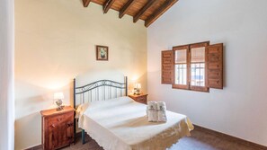 4 Schlafzimmer, Bügeleisen/Bügelbrett, Reisekinderbett, WLAN
