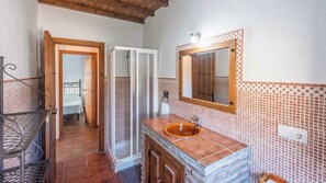 4 chambres, fer et planche à repasser, lit parapluie, Wi-Fi