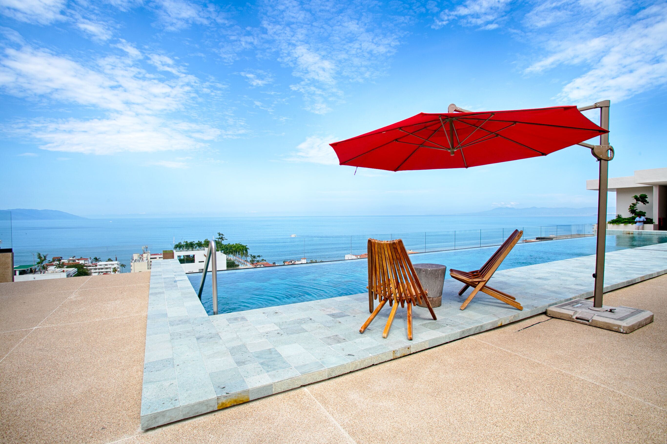 Lämmitetty uima-allas