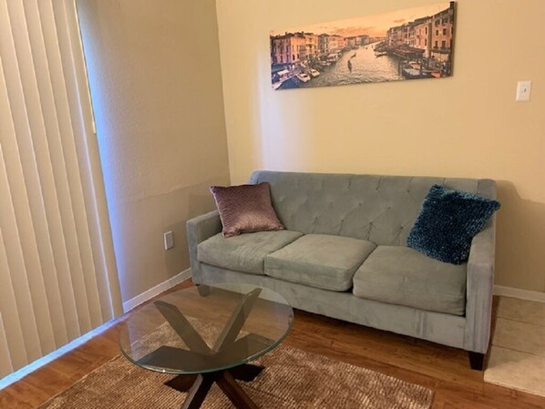 Living area - Prime Texas Medical Center Location! (Houston)