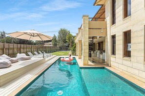 A heated pool, pool loungers - Everything Portsea, location, views, pool, entertaining, fun! (sleeps 14) (Portsea)