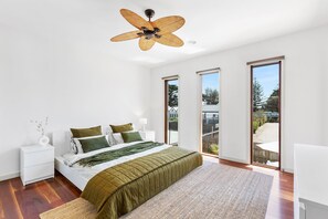 6 bedrooms, WiFi, bed sheets - Everything Portsea, location, views, pool, entertaining, fun! (sleeps 14) (Portsea)