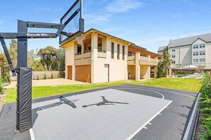 Sport court - Everything Portsea, location, views, pool, entertaining, fun! (sleeps 14) (Portsea)