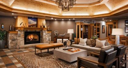 Fully furnished villa with private patio!