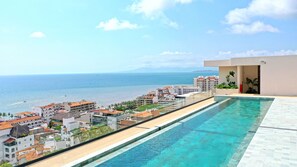 Piscine à débordement, piscine chauffée