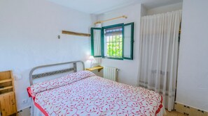 4 bedrooms, travel cot, WiFi