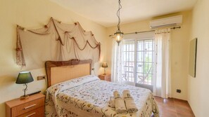 3 bedrooms, iron/ironing board, travel crib, WiFi - Casa Marquesa Punta Umbría by Ruralidays (Huelva)