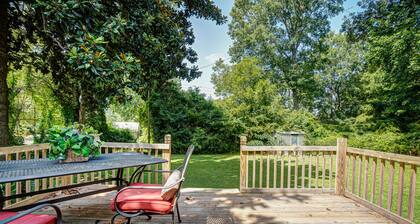 ★Serene & Spacious | 5mi to Uptown | Huge Backyard