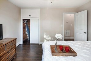 3 chambres, bureau, fer et planche à repasser, accès au Wi-Fi (inclus)