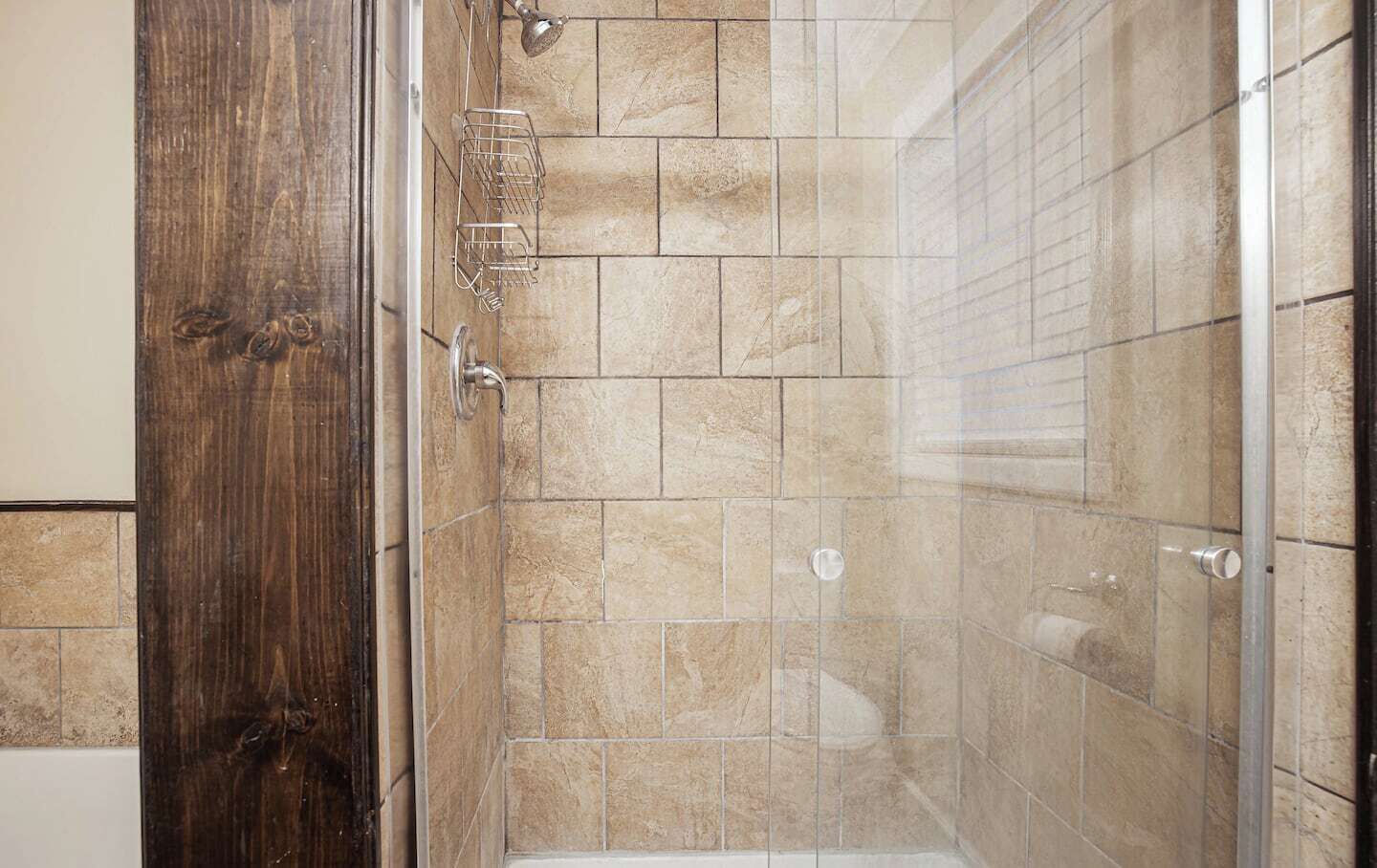 Badewanne, Haartrockner, Handtücher