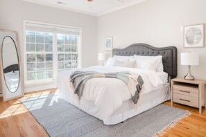 4 bedrooms, desk, iron/ironing board, free WiFi