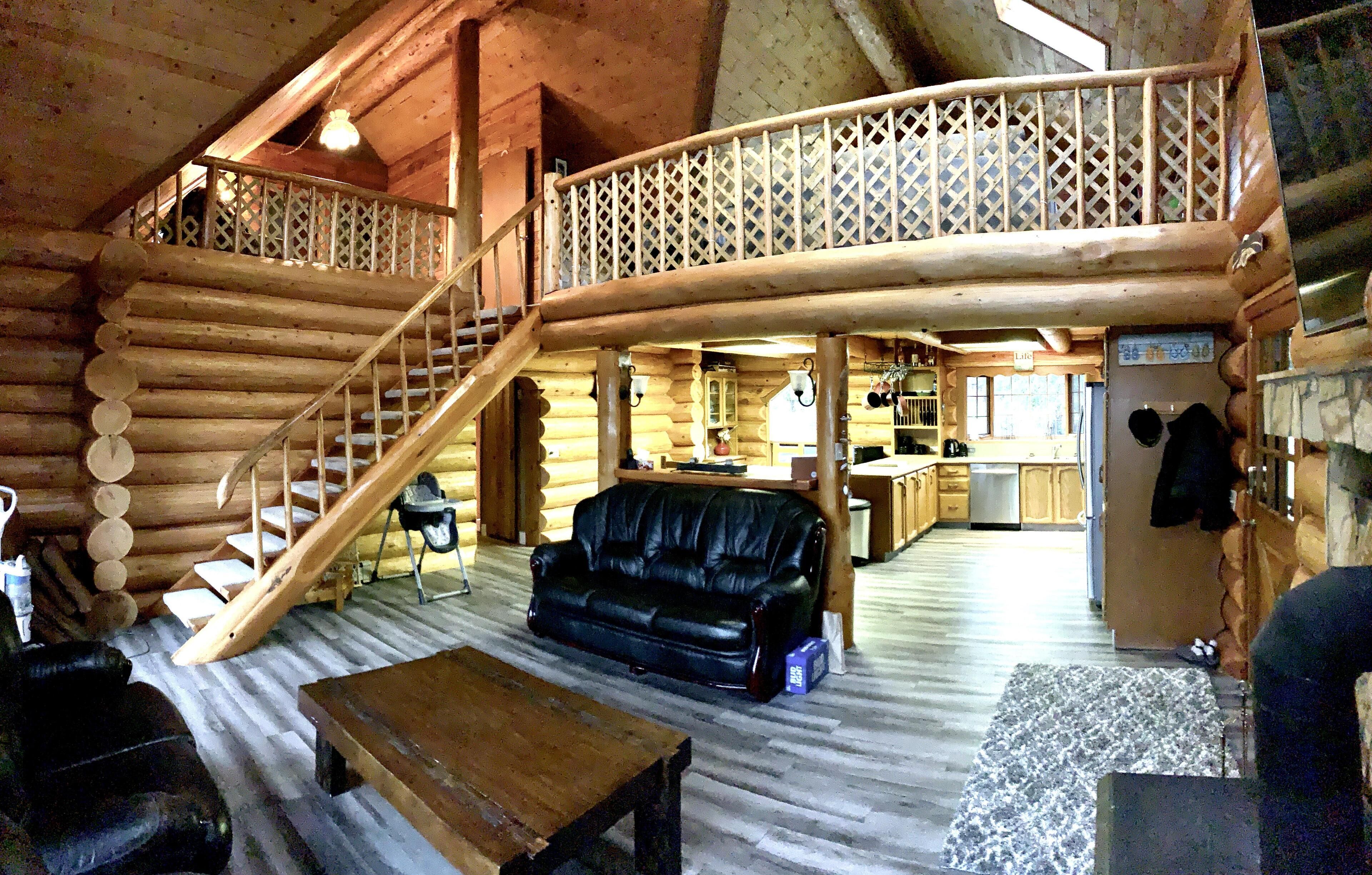 Magna Bay Hideaway- Semi Waterfront - Shuswap Vacations and Sledding Accommodation