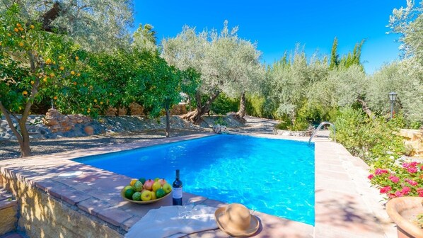 Pool - Cortijo los Chinos Órgiva by Ruralidays (Granada)