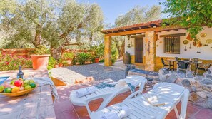 Outdoor dining - Cortijo los Chinos Órgiva by Ruralidays (Granada)