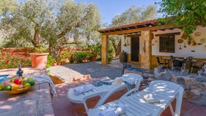 Outdoor dining - Cortijo los Chinos Órgiva by Ruralidays (Granada)