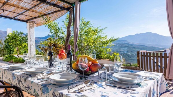 Outdoor dining - Casa Mina Periana by Ruralidays (Málaga)