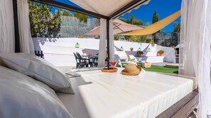 2 makuuhuonetta, silitysrauta/-lauta, vauvan matkasänky, Wi-Fi