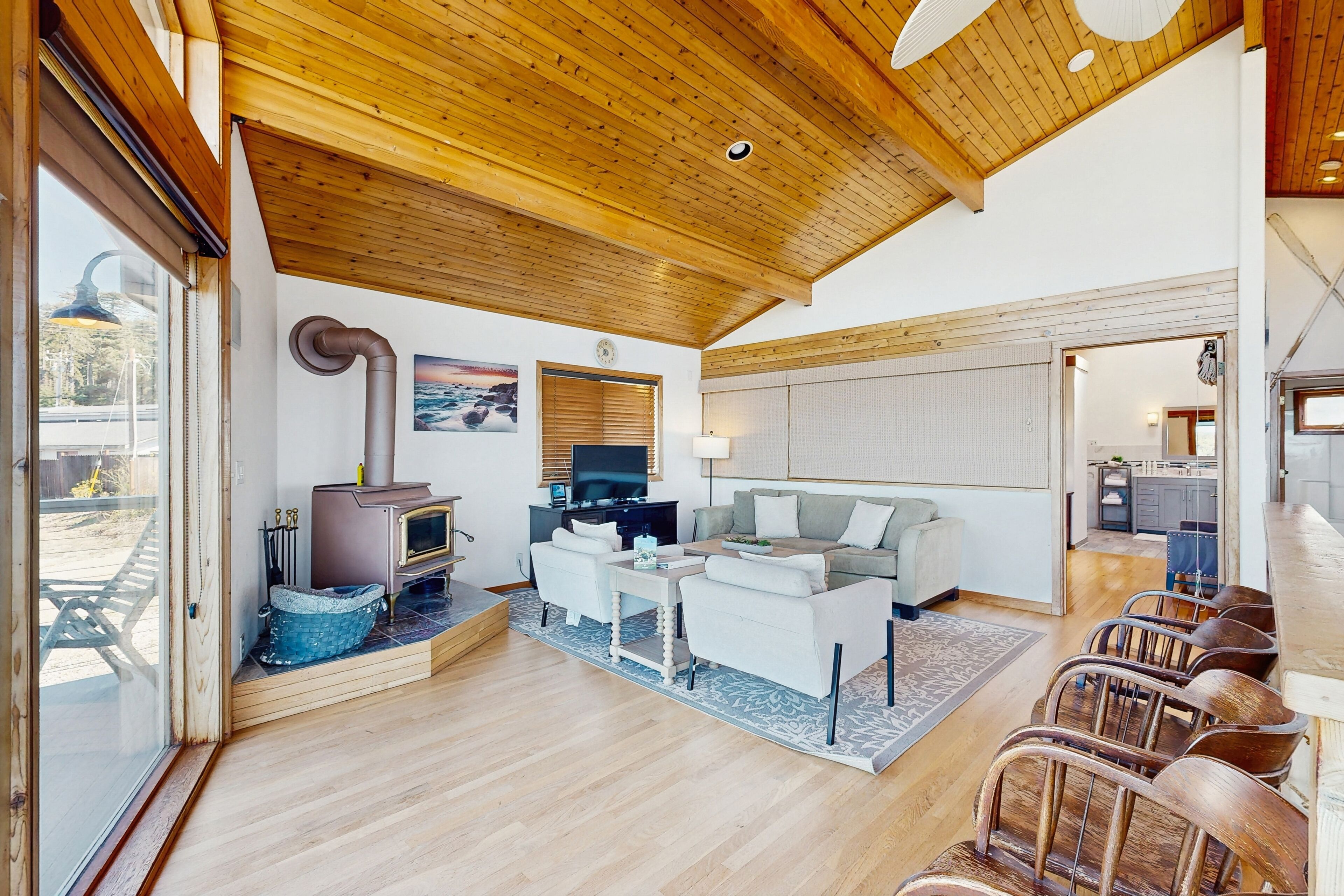 TV, DVD player, table football, stereo