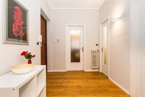 Interior - GuestHost - Very new apartment equipped with large terrace and totally renovated, able to comfortably accommodate up to 3 people. The flat is located in the quiet Parella district, a very green and well served area: the MM Pozzo Strada stop is only 400m  (Torino)