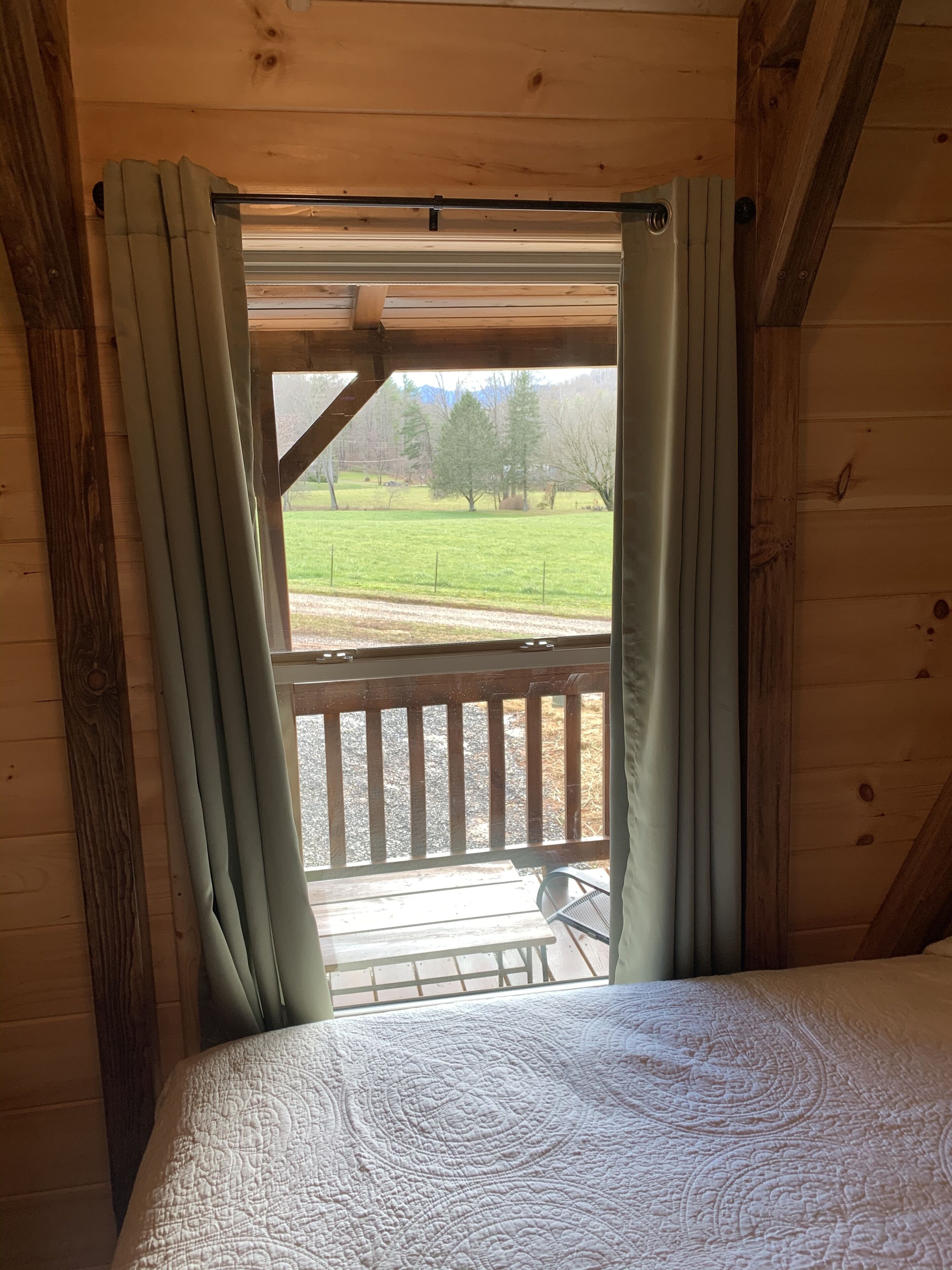 Turkey Trot- New Cabin in Black Mountain w/ views & discount Biltmore tickets!