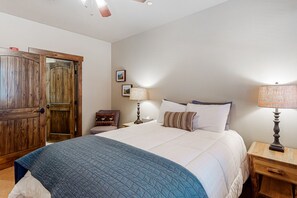 2 habitaciones, tabla de planchar con plancha, internet y ropa de cama 