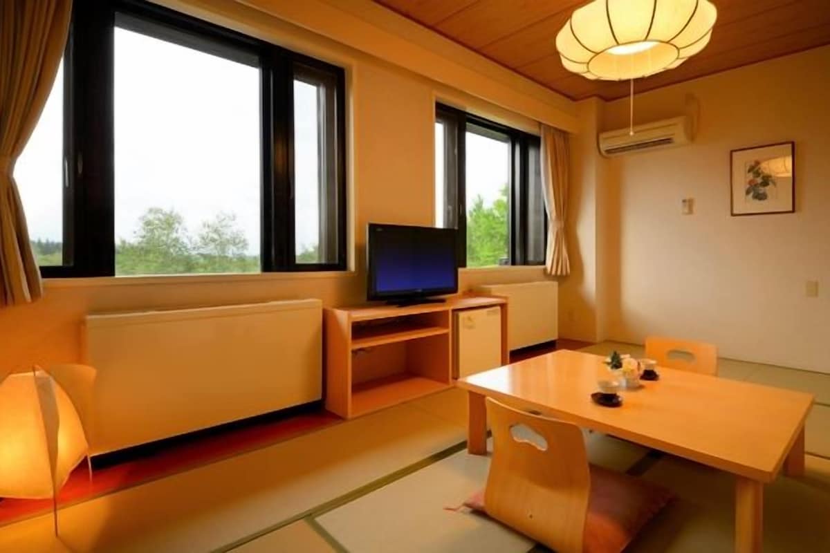 Habitación cuádruple estándar (Japanese Style) | Caja de seguridad en la habitación y escritorio 