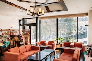 Lobby lounge - Appi Kogen Mori no Hotel (Hachimantai)