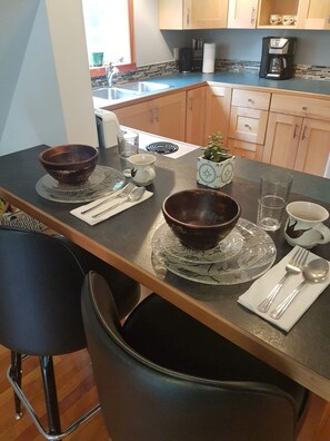 ثلاجة، ميكروويف، فرن، موقد طهي مسطح