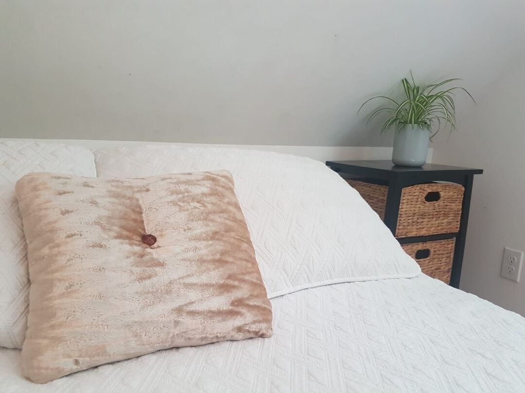 2 habitaciones, tabla de planchar con plancha, cuna de viaje y wifi 