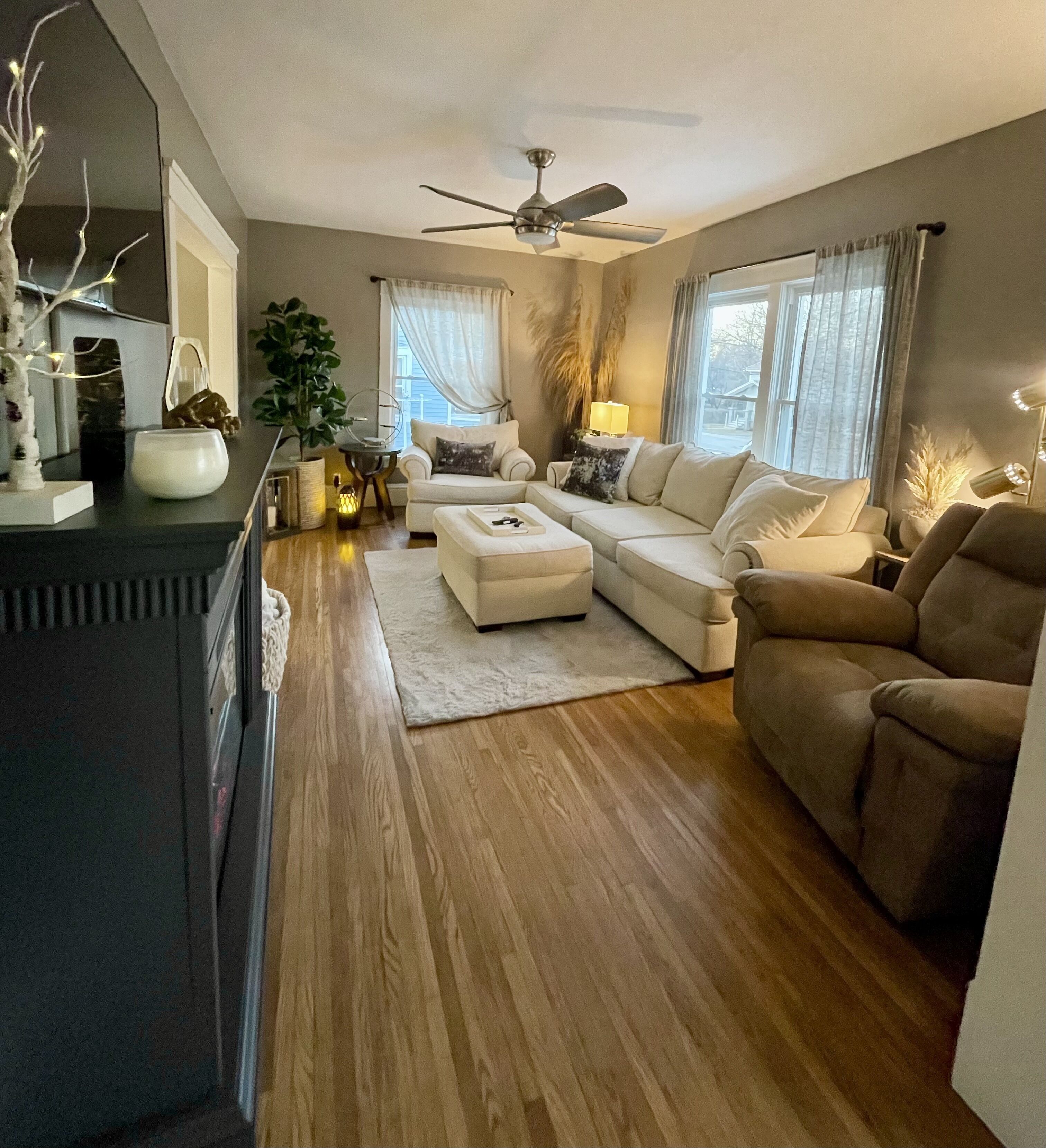 Cozy Home with LOTS of space- Less than 1 mile to ISU & IWU, 5 miles to airport