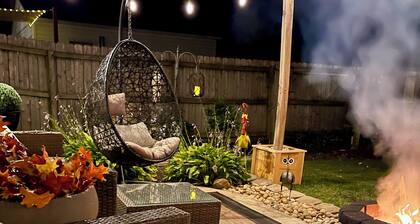 Cozy Home with LOTS of space- Less than 1 mile to ISU & IWU, 5 miles to airport