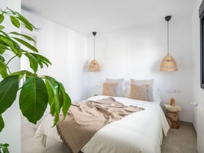 3 dormitoris, escriptori, planxa i posts de planxar i internet gratuïta