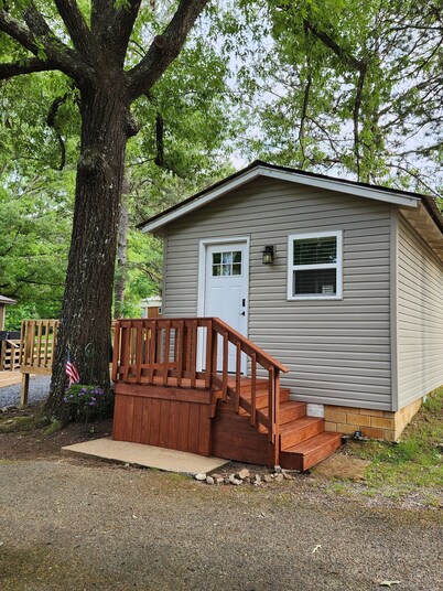 ScrappyJax  Cozy Caddo River Cabin