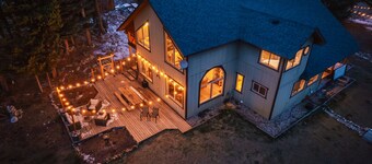 Luxury Cabin at Idabel Lake near Kelowna & Big White on acreage with hot tub.