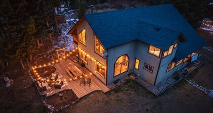 Luxury Cabin at Idabel Lake near Kelowna & Big White on acreage with hot tub.